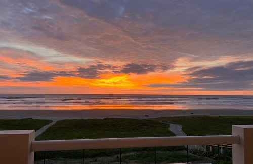 Canoa Apartment | Playa del Sol beachfront 2bedroom condo