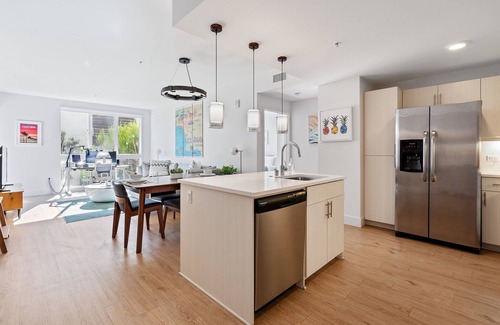 Playa Vista Apartment | Playa Vista 2 BR w/Office by Anyplace - 11636