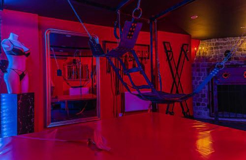 Libourne Villa | Playroom XXL Loft LOVE Room avec Espace spa Terrasse vue sur les toits Salle de jeux pour adultes Libourne centre 10 min de St Emilion Proche Bordeaux