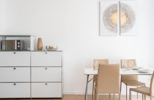 Sol Apartment | Plaza de Callao - 2 bedrooms, 2 bathrooms, balconies.
