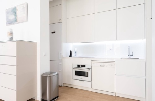 Sol Apartment | Plaza de Callao - 2 bedrooms, 2 bathrooms, balconies.