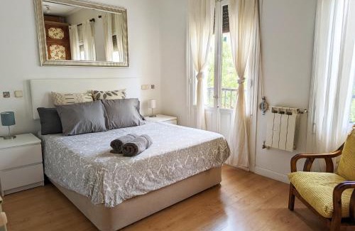 Barrio de La Latina Apartment | Plaza Paja Arrendamiento de Temporada