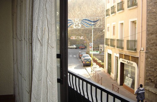 Amelie-les-Bains-Palalda Apartment | Pleasant studio with enclosed terrace in the heart of the city