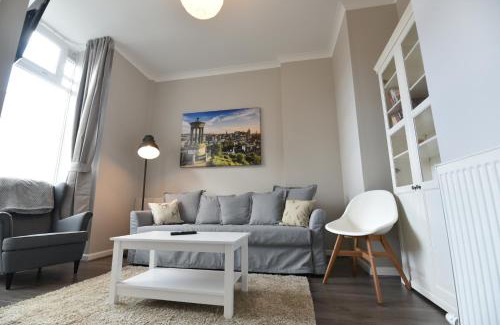 Newington Apartment | Pleasance Apartment Ground Floor Main Door Access