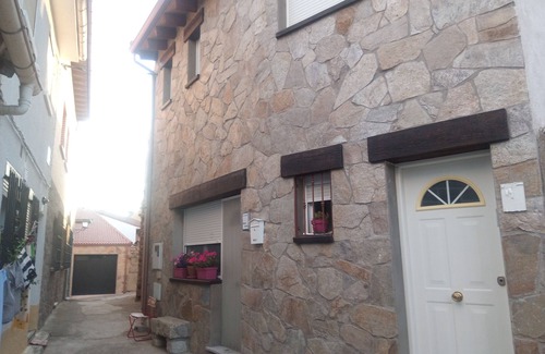 Burgohondo Apartment | Pleasant 1-bedroom studio in Burgohondo