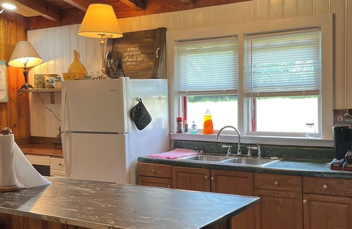 Hallsboro House | Pleasant 2 bedroom farmhouse