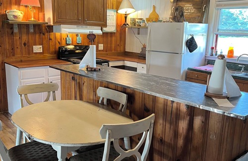 Hallsboro House | Pleasant 2 bedroom farmhouse