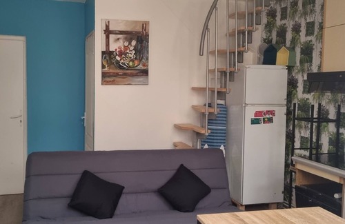 Centre Historique Apartment | Pleasant duplex with enclosed motorcycle parking