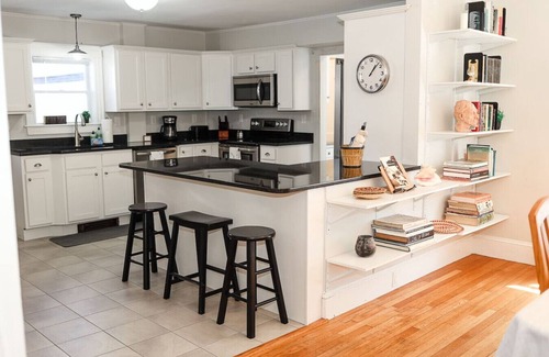 Bridgton House | Pleasant Dutch Retreat