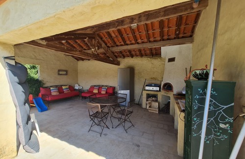 Saint-Just-et-Vacquieres Apartment | Pleasant apartment 18 km from Uzes