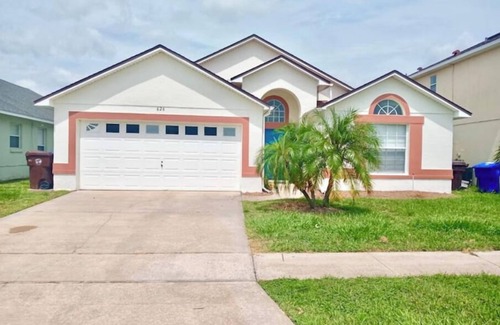 Eagle Pointe South House | Pleasant Home close theme parks