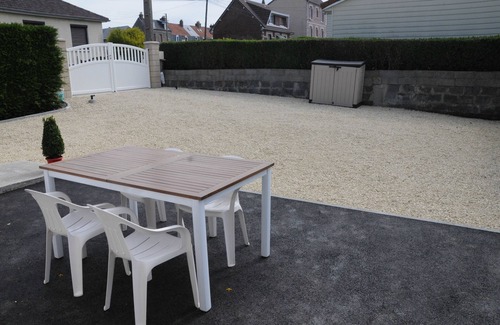 Dieppe House | Pleasant house, enclosed flower garden, near the port, the center and the beaches