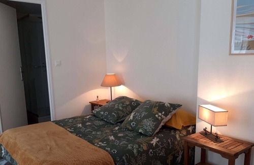 Coutances Bed & Breakfast | Pleasant independant Bedroom