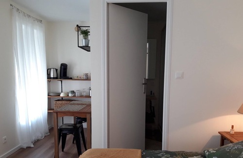 Coutances Bed & Breakfast | Pleasant independant Bedroom