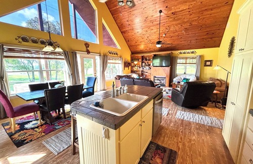 Canton House | PLEASANT PLACE GETAWAY n2 BEDROOM/LOFT with stairs/2 BATHROOM