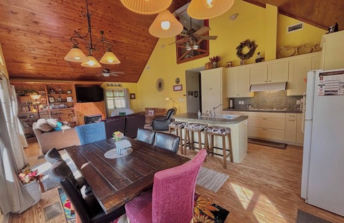 Canton House | PLEASANT PLACE GETAWAY n2 BEDROOM/LOFT with stairs/2 BATHROOM