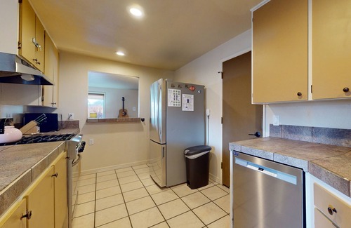 Larkspur House | Pleasant PNW retreat with enclosed yard, grill, & W/D - dogs ok, near skiing