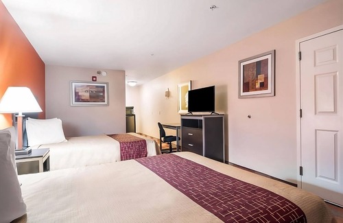 Mableton Hotel | Pleasant Stay at an Affordable Rate! Near Mable House Barnes Amphitheatre