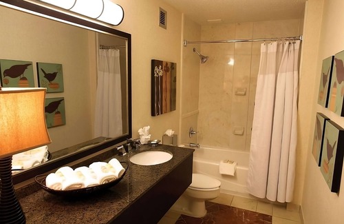 Eagan Park Hotel | Pleasant Stay, Convenient Location! Outdoor Pool, Parking, Pets are Allowed