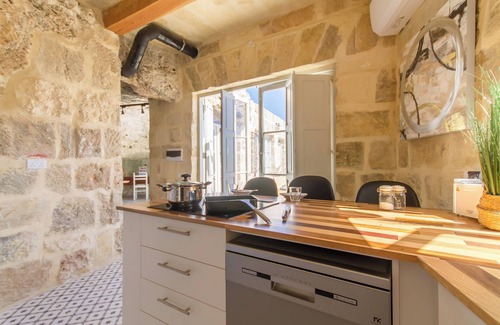 Mgarr Villa | Pleasant Stone House & Jacuzzi St Martin