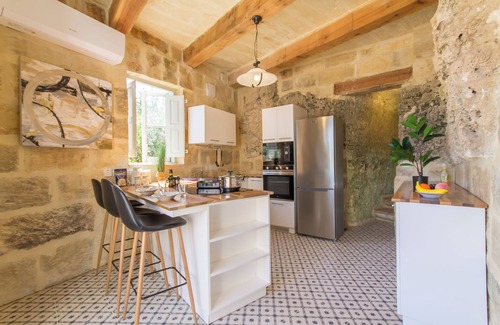 Mgarr Villa | Pleasant Stone House & Jacuzzi St Martin