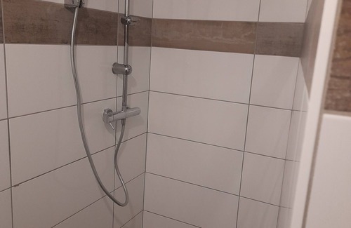 Liberation Apartment | Pleasant studio between train station and town center free parking nearby shops