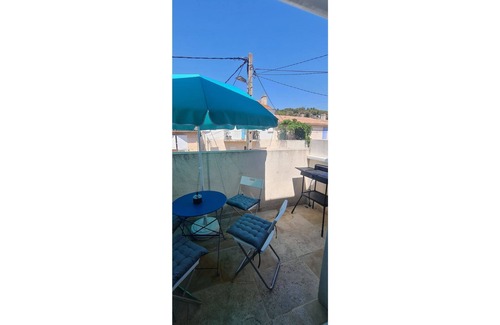 Ensues-la-Redonne House | Pleasant town house