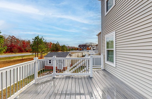 Waldorf House | Pleasant White Plains home with in-home gym, game tables, & jetted tub