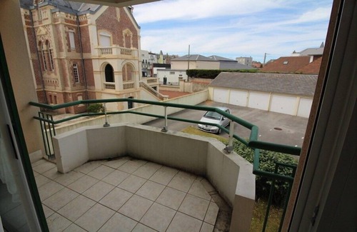 Berck-sur-Mer Apartment | PLEIADE 11: 2-person apartment in city center with private parking.