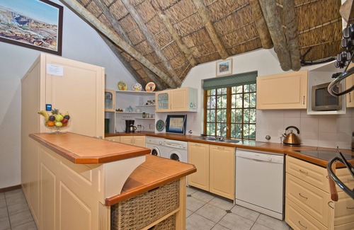 Steenberg Estate Cabin | Plotsklaps Self Catering Cottage