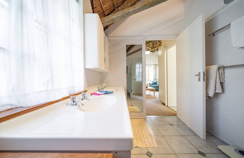 Steenberg Estate Cabin | Plotsklaps Self Catering Cottage