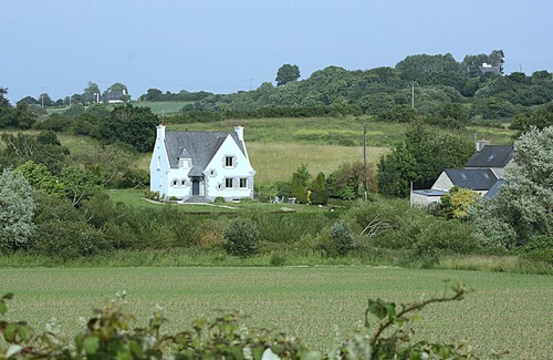 Plounevez-Lochrist House | Plouescat: Typical Breton house and beautiful garden near Kernic Bay