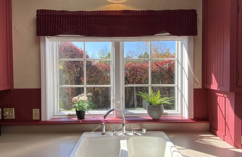 Ephraim House | "Plum Retreat" is spacious, warm & beautiful, and surrounded by gardens.