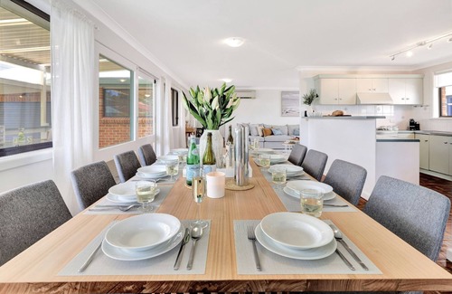 Callala Beach House | Plumeria – 350m to beach track, pet friendly