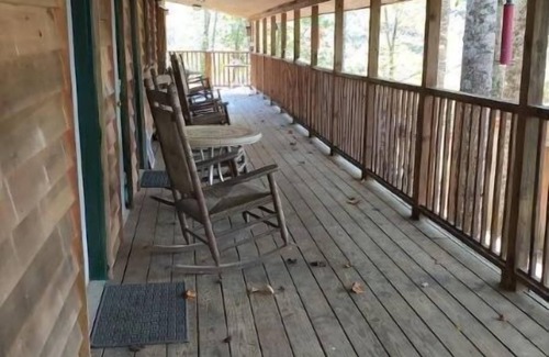 Newland House | Plumtree Mountain Retreat Studio #4