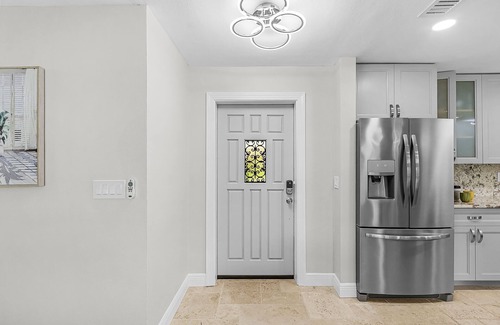 Caloosahatchee House | Plunge into Joy & Canal Charm - Funscape Canal