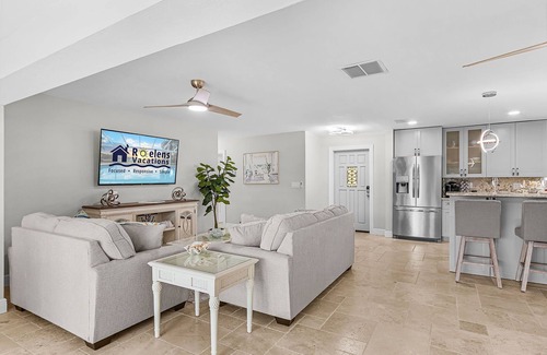 Caloosahatchee House | Plunge into Joy & Canal Charm - Funscape Canal