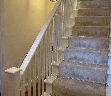 Mortlake Apartment | Plush apartment, near station & river