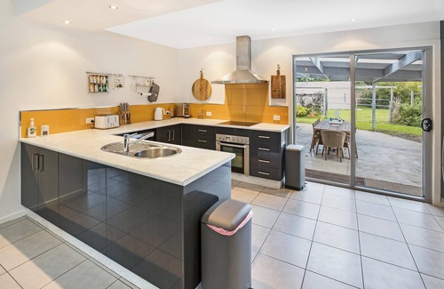 Raymond Island House | Plymouth - This beautifully presented holiday home has it all