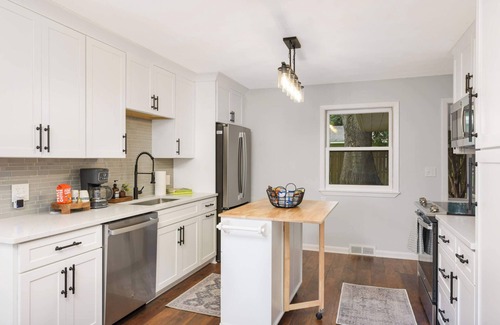 Plymouth House | Plymouth Wayzata | Peaceful Lake Retreat | Quiet