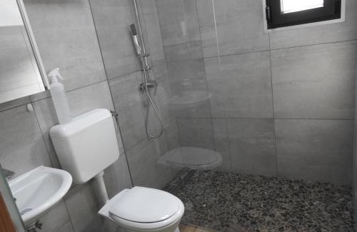 Ajdovscina House | Počitniški hišici - Small holiday houses