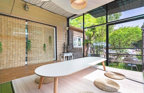 Sinbuk-myeon House | Pocheon Hi Mom Kids Spa Pension Black