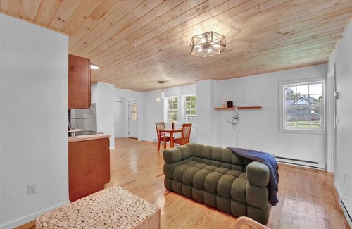 Canadensis Apartment | Pocono Charmer | Firepits | Pickleball | Pets Okay
