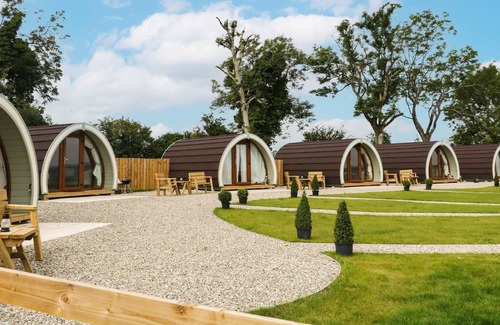 Armoy Cottage | POD 3, romantic, with hot tub in Ballycastle