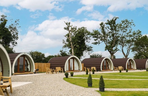 Armoy Cottage | POD 4, romantic, with a garden in Ballycastle
