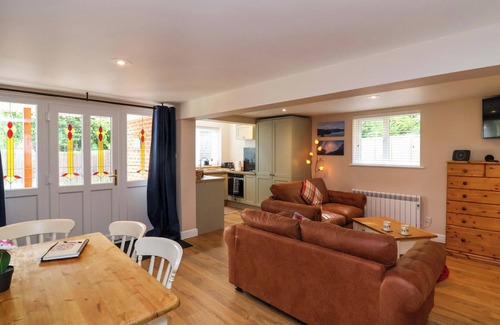 Bishopstone Cottage | PODDINGTON COTTAGE, pet friendly, with a garden in Salisbury