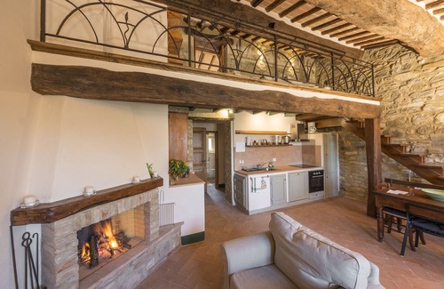 Castellina in Chianti Villa | Podere La Valle 9BR, 16-20 Guests Retreats & Family In Restored Farm Spa & Pool