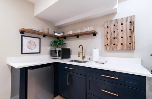 Canton Apartment | Poe's Pad in Canton Quarters