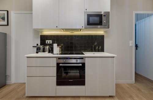 Quartier de Rochechouart Apartment | Poetic Stay - Montmartre