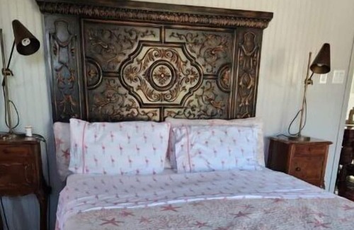 Windward Side House | Poets and Painters Cottage